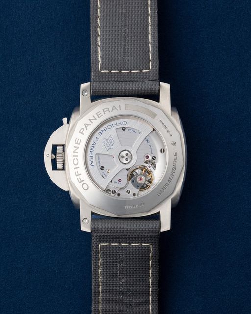 Panerai Luminor Submersible PAM00305 Image 2